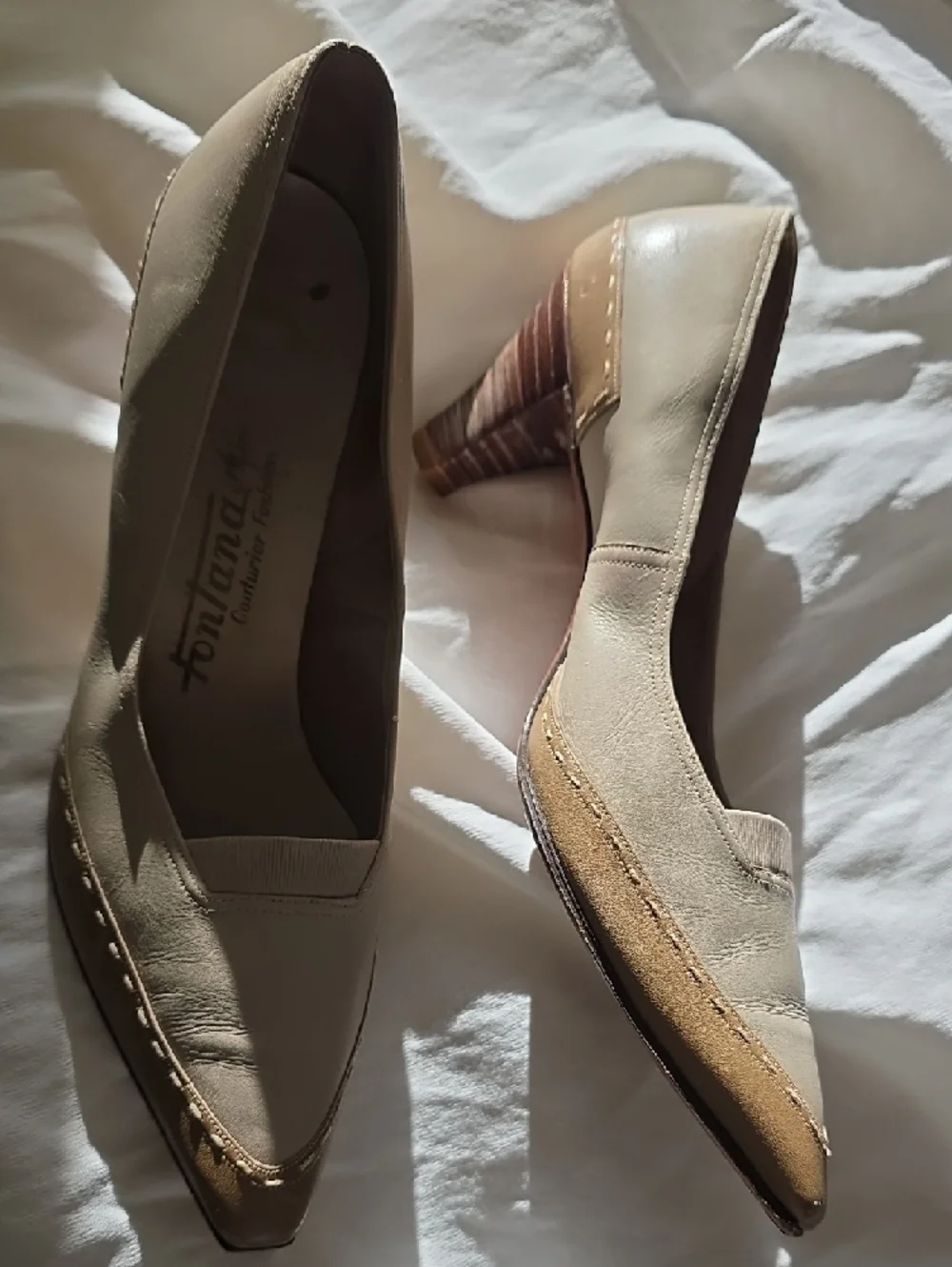 Vintage Cream Pointed-Toe Wood Heels with Tan Trim Cream Stitching 7.5